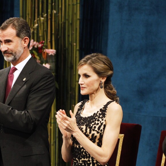 Le roi Felipe VI et la reine Letizia d'Espagne - Remise des prix Princesse des Asturies en présence du roi Felipe VI, La reine Letizia et Sofia au théâtre Campoamor à Oviedo, Espagne, le 21 octobre 2016.