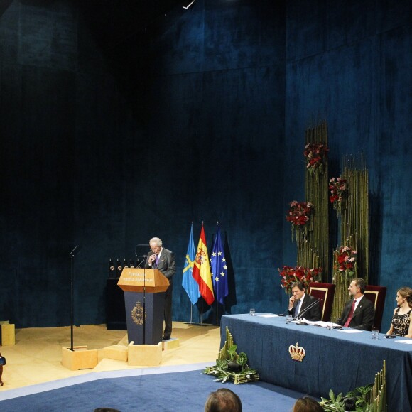 Le roi Felipe VI et la reine Letizia d'Espagne - Remise des prix Princesse des Asturies en présence du roi Felipe VI, la reine Letizia et Sofia au théâtre Campoamor à Oviedo, Espagne, le 21 octobre 2016.