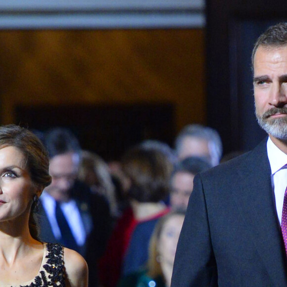 Le roi Felipe VI, la reine Letizia et La reine Sofia d'Espagne quittent la remise des prix Princesse des Asturies au théâtre Campoamor à Oviedo, Espagne, le 21 octobre 2016.