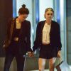 Exclusif - Kristen Stewart et sa nouvelle compagne St. Vincent (Annie Clark), in love, sont allées diner et se promener dans le quartier de East Village à New York. Elles semblent très amoureuses, elles s'embrassent, plaisantent et se tiennent la main. Le 16 octobre 2016