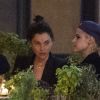 Exclusif - Kristen Stewart et sa nouvelle compagne St. Vincent (Annie Clark) sont allées diner et se promener dans le quartier de East Village à New York. Elles semblent très amoureuses, elles s'embrassent, plaisantent et se tiennent la main. Le 16 octobre 2016