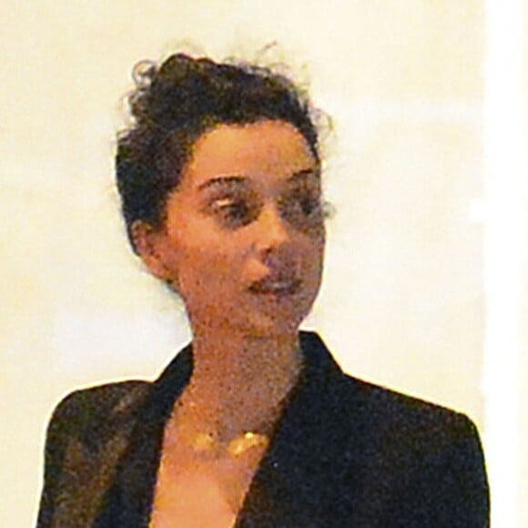 Exclusif - Kristen Stewart et sa nouvelle compagne St. Vincent (Annie Clark) sont allées diner et se promener dans le quartier de East Village à New York. Elles semblent très amoureuses, elles s'embrassent, plaisantent et se tiennent la main. Le 16 octobre 2016