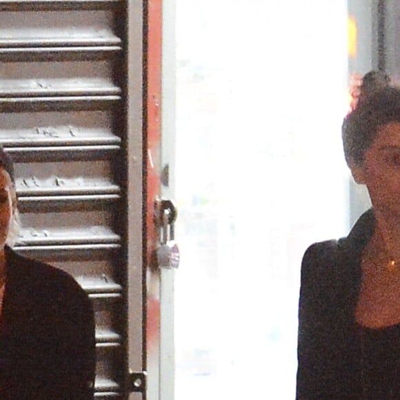 Exclusif - Kristen Stewart et sa nouvelle compagne St. Vincent (Annie Clark) sont allées diner et se promener dans le quartier de East Village à New York. Elles semblent très amoureuses, elles s'embrassent, plaisantent et se tiennent la main. Le 16 octobre 2016