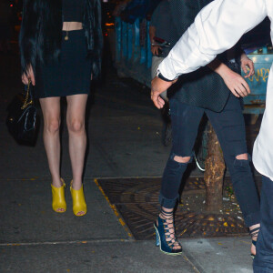 Exclusif - Kristen Stewart et sa compagne St Vincent (Annie Clark) se baladent dans le quartier de Manhattan à New York, le 19 octobre 2016