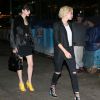 Exclusif - Kristen Stewart et sa compagne St Vincent (Annie Clark) se baladent dans le quartier de Manhattan à New York, le 19 octobre 2016