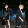 Exclusif - Kristen Stewart et sa compagne St Vincent (Annie Clark) se baladent dans le quartier de Manhattan à New York, le 19 octobre 2016. Le couple est inséparable