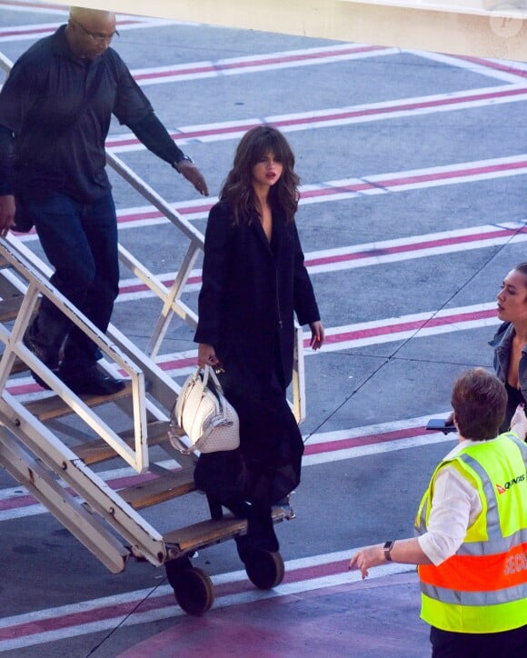 Selena Gomez arrive à l'aéroport de Sydney, Australie, le 8 août 2016.