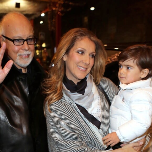 Céline Dion, René Angélil et leurs enfants à la sortie de l'hôtel George V à Paris, le 30 novembre 2012