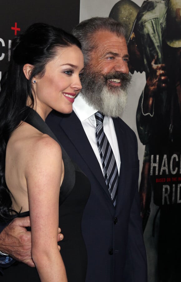 Mel Gibson et sa compagne Rosalind Ross enceinte à la première de 'Hacksaw Ridge'à The Academy à Beverly Hills, le 24 octobre 2016