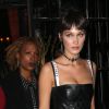 Bella Hadid quitte son hôtel de New York le 25 octobre 2016.