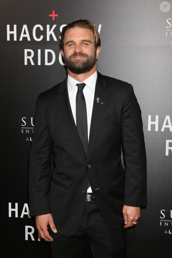 Milo Gibson lors de la projection de ''Hacksaw Ridge'' pendant le ''Summit Entertainment's'' à Beverly Hills, le 24 octobre 2016.