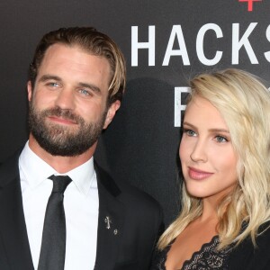 Milo Gibson et sa compagne Lindsay Goodstein lors de la projection de ''Hacksaw Ridge'' pendant le ''Summit Entertainment's'' à Beverly Hills, le 24 octobre 2016.