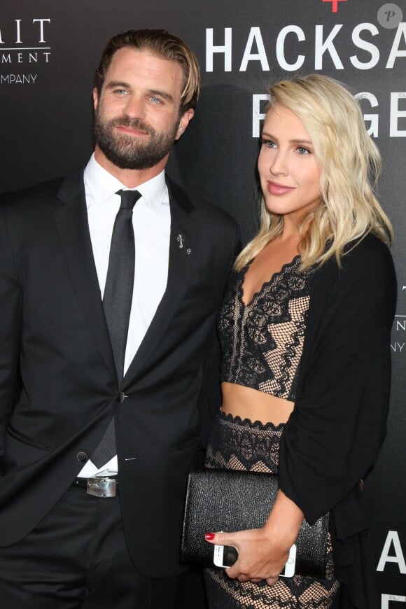 Milo Gibson et sa compagne Lindsay Goodstein lors de la projection de ''Hacksaw Ridge'' pendant le ''Summit Entertainment's'' à Beverly Hills, le 24 octobre 2016.