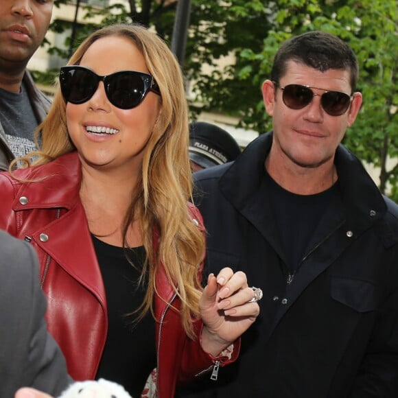 Mariah Carey et son fiancé James Packer font du shopping chez Tom Ford rue Saint-Honoré avant de rentrer à l'hôtel Plaza Athénée à Paris, le 22 avril 2016.