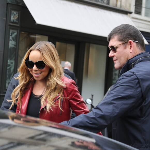 Mariah Carey et son fiancé James Packer font du shopping chez Tom Ford rue Saint-Honoré avant de rentrer à l'hôtel Plaza Athénée à Paris, le 22 avril 2016.