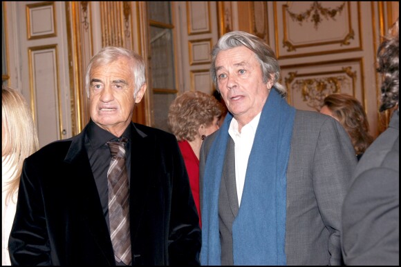 Exlu - Jean-Paul Belmondo et Alain Delon - Robert Hossein fait Commandeur de la Légion d'honneur en 2006 à Paris
