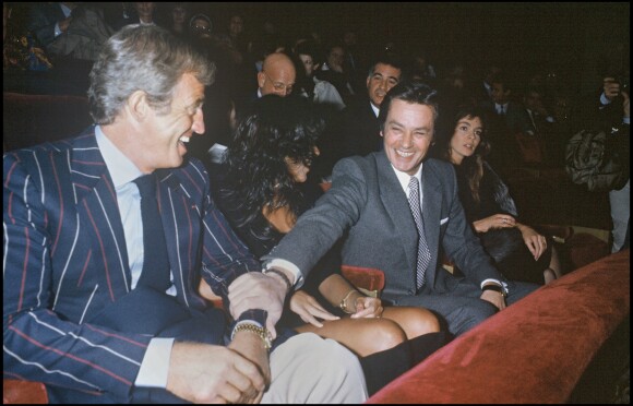 Jean-Paul Belmondo et Alain Delon - Générale du spectacle de Thierry Le Luron en 1983