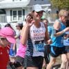 Christy Turlington court le marathon de Boston pour l'association "Every Mother Counts" le 18 avril 2016.