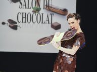 Capucine Anav déchaînée devant la belle Flora Coquerel pour un défilé gourmand