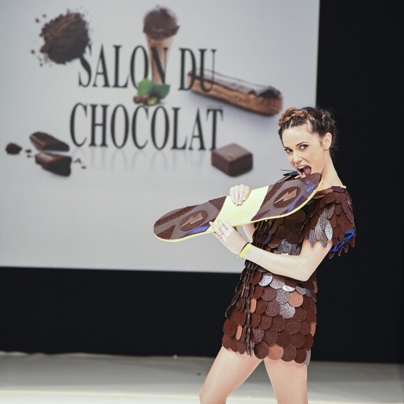 Capucine Anav au Défilé du 22ème salon du chocolat à la porte de Versailles à Paris le 27 octobre 2016. (coiffures Franck Provost / maquillages Make Up For Ever) © Veeren-Perusseau/Bestimage
