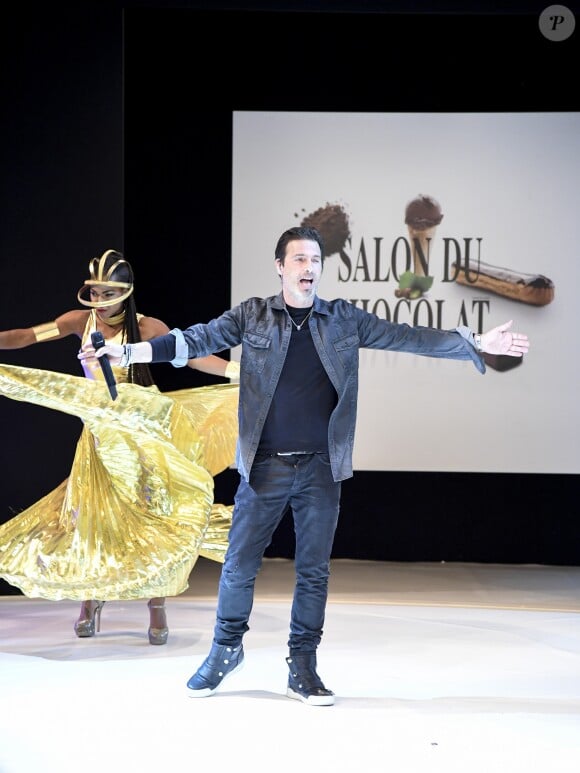 Richard Orlinski et ses danseuses  au Défilé du 22ème salon du chocolat à la porte de Versailles à Paris le 27 octobre 2016. (coiffures Franck Provost / maquillages Make Up For Ever) © Veeren-Perusseau/Bestimage