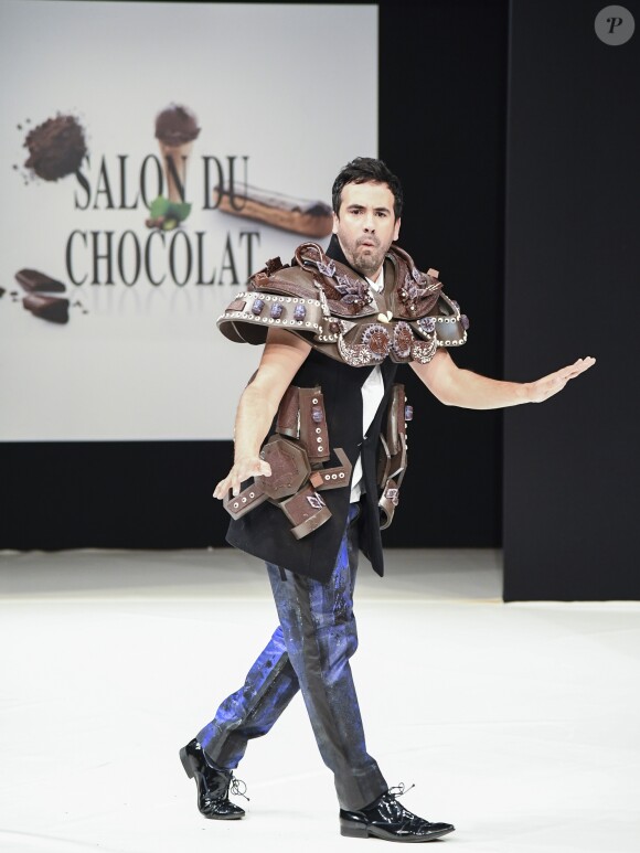 Alex Goude  au Défilé du 22ème salon du chocolat à la porte de Versailles à Paris le 27 octobre 2016. (coiffures Franck Provost / maquillages Make Up For Ever) © Veeren-Perusseau/Bestimage