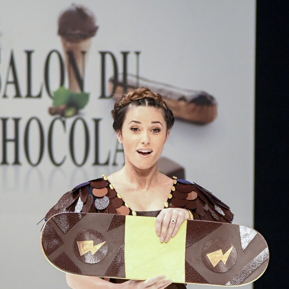 Capucine Anav au Défilé du 22ème salon du chocolat à la porte de Versailles à Paris le 27 octobre 2016. (coiffures Franck Provost / maquillages Make Up For Ever) © Veeren-Perusseau/Bestimage