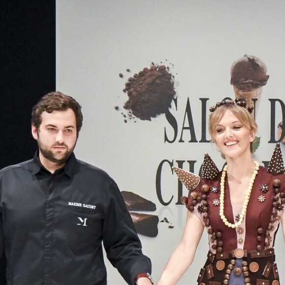 Maya Lauqué defile dans une robe crée par le styliste Elise Chalmin et chocolatée par Vincent Lechevallier - Défilé du 22ème salon du chocolat à la porte de Versailles à Paris le 27 octobre 2016. (coiffures Franck Provost / maquillages Make Up For Ever) © Veeren-Perusseau/Bestimage