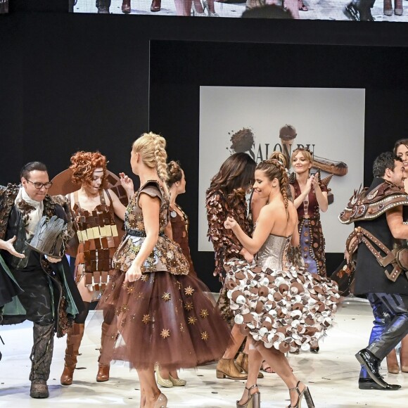 Délilé de tous les mannequins au 22ème salon du chocolat à la porte de Versailles à Paris le 27 octobre 2016. (coiffures Franck Provost / maquillages Make Up For Ever) © Veeren-Perusseau/Bestimage