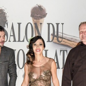 Fabienne Carat défile dans une robe crée par le styliste Jean-Paul Benielli et chocolatée par Patrice Chapon au 22ème salon du chocolat à la porte de Versailles à Paris le 27 octobre 2016. (coiffures Franck Provost / maquillages Make Up For Ever) © Veeren-Perusseau/Bestimage