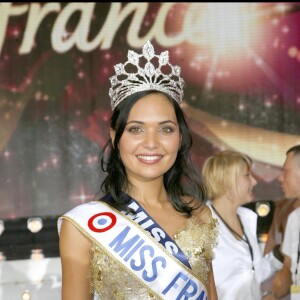 Valérie Bègue (Miss Réunion) élue Miss France 2008 à Dunkerque, le 8 décembre 2007.