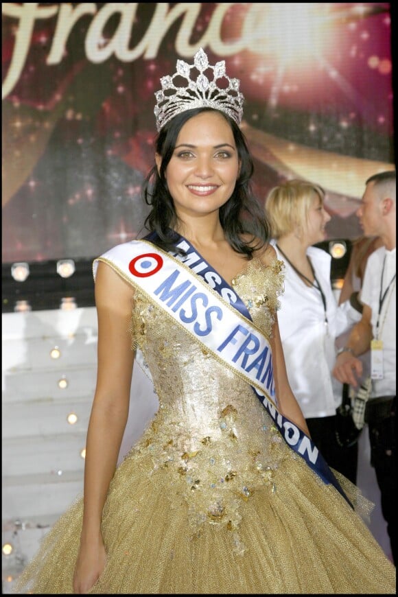 Valérie Bègue (Miss Réunion) élue Miss France 2008 à Dunkerque, le 8 décembre 2007.
