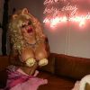 L'acteur Colton Haynes pose en Peggy sur Instagram, pour Halloween. Le 29 octobre 2016 à Los Angeles