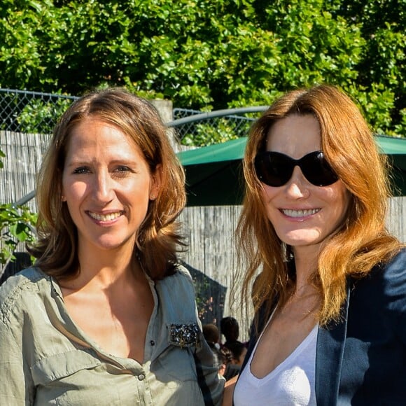 Maud Fontenoy et Carla Bruni-Sarkozy lors de la Présentation du programme pédagogiques de la fondation de Maud Fontenoy (Maud Fontenoy Foundation) à l'école Gustave Rouanet à Paris, le 22 juin 2016. © Veeren/Bestimage