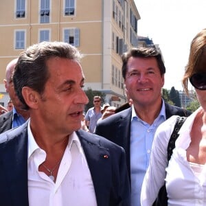 Nicolas Sarkozy avec sa femme Carla Bruni-Sarkozy, Maud Fontenoy, et le député maire de Nice, Christian Estrosi sont dans les rues de Nice après avoir déjeuné au restaurant "La Petite Maison" et avant de rencontrer les élus et les militants du parti Les Républicains au jardin Albert 1er le 19 juillet 2015.