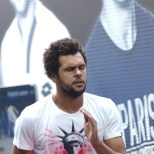 Jo-Wilfried Tsonga s'entraîne lors du Bnp Paribas Masters à l'Accor Hotels Arena à Paris le 29 octobre 2016.