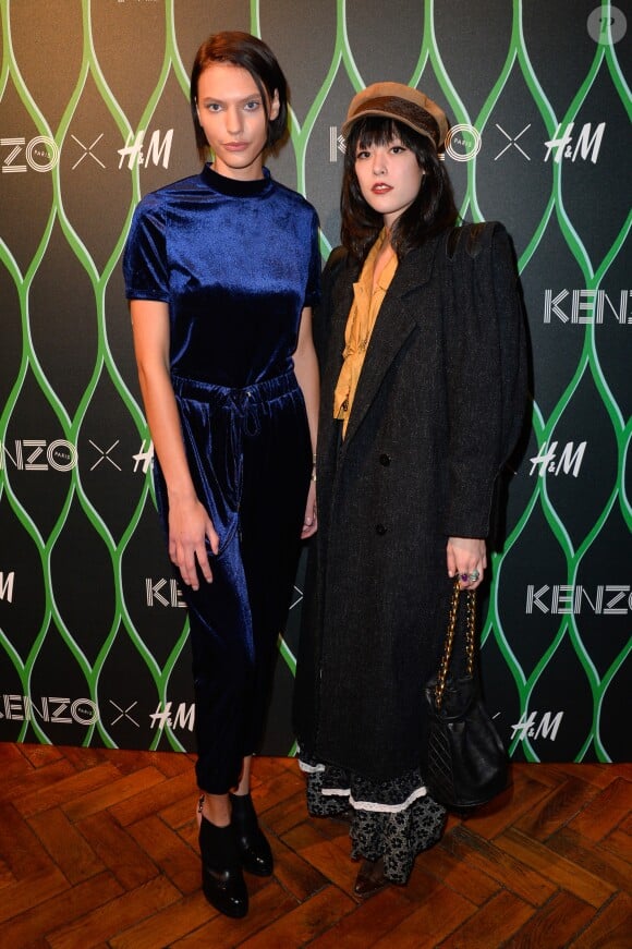 Maggie Jablonski et Mae Lapres - Soirée de lancement de la collection "KENZO x H&M" à l'Hôtel de Brossier. Paris, le 2 novembre 2016. © Coadic Guirec/Bestimage