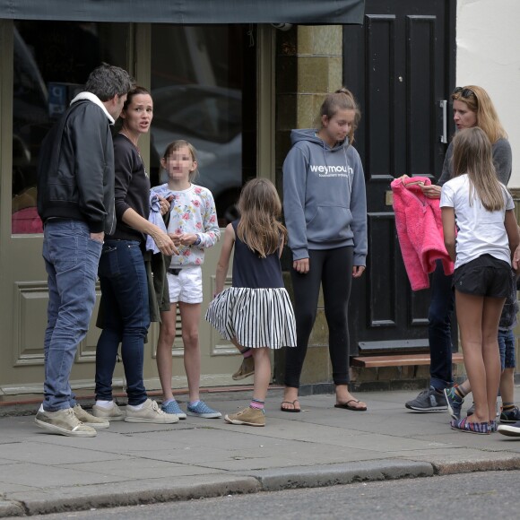 Exclusif - Ben Affleck profite de moments en famille avec Jennifer Garner et leurs enfants Violet, Seraphina et Samuel le 26 mai 2016 en marge du tournage de Justice League.