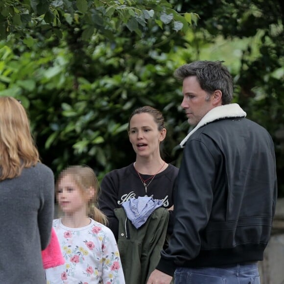 Exclusif - Ben Affleck profite de moments en famille avec Jennifer Garner et leurs enfants Violet, Seraphina et Samuel le 26 mai 2016 en marge du tournage de Justice League.