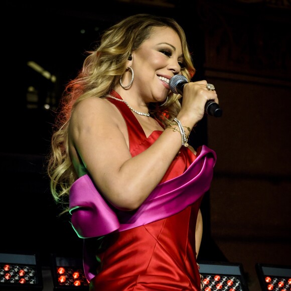 Mariah Carey chante à la soirée annuelle de Noël 'The Bay' à Toronto, le 3 novembre 2016 © Angel Marchini via Zuma/Bestimage