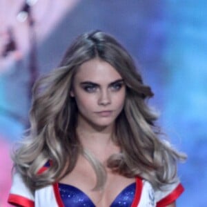 Cara Delevingne - Defilé Victoria's Secret à New York. Le 13 novembre 2013