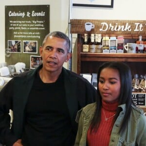 Barack Obama et ses filles Malia et Sasha à Washington, le 28 novembre 2015.