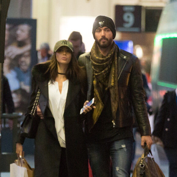 Exclusif - Nabilla Benattia et son compagnon Thomas Vergara arrivent de Genève en TGV à la Gare de Lyon et se rendent à l'hôtel Molitor pour rencontrer Capucine Anav, plus tard en fin de journée, le couple retourne à la Gare de Lyon pour reprendre un TGV Lyria afin de rejoindre leur famille à Genève avant leur grand déménagement à Londres. Paris le 26 octobre 2016.