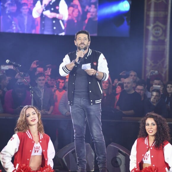 Patrick Bruel lance l'ouverture du tournoi - Winamax Poker Tour, le plus grand tournoi de poker gratuit d'Europe à la Grande Halle de la Villette à Paris le 5 novembre 2016. La sixième édition du plus grand championnat de poker de France débute à Paris le week-end du 5/6 novembre : 2 000 joueurs seront réunis sous le toit de la Grande Halle de la Villette pour le coup d'envoi du Winamax Poker Tour, édition 2016/2017 ! © Pierre Perusseau/Bestimage05/11/2016 - Paris