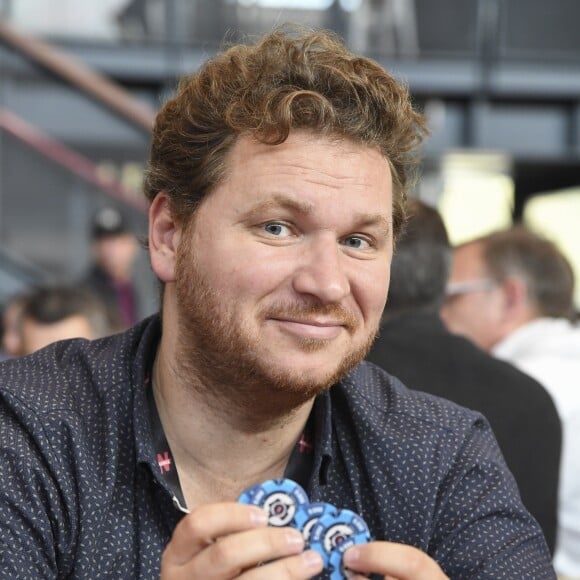 Clément l'incruste de son vrai nom Clément Lanoue - Winamax Poker Tour, le plus grand tournoi de poker gratuit d'Europe à la Grande Halle de la Villette à Paris le 5 novembre 2016. La sixième édition du plus grand championnat de poker de France débute à Paris le week-end du 5/6 novembre : 2 000 joueurs seront réunis sous le toit de la Grande Halle de la Villette pour le coup d'envoi du Winamax Poker Tour, édition 2016/2017 ! © Pierre Perusseau/Bestimage05/11/2016 - Paris