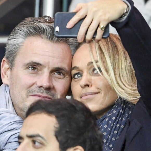 Cécile de Ménibus et son compagnon Thierry assistent à la clôture de la 12ème journée de Ligue 1 qui opposait le Paris Saint Germain au Stade Rennais (victoire 4-0 du PSG), à Paris au Parc des Princes le 6 novembre 2016.