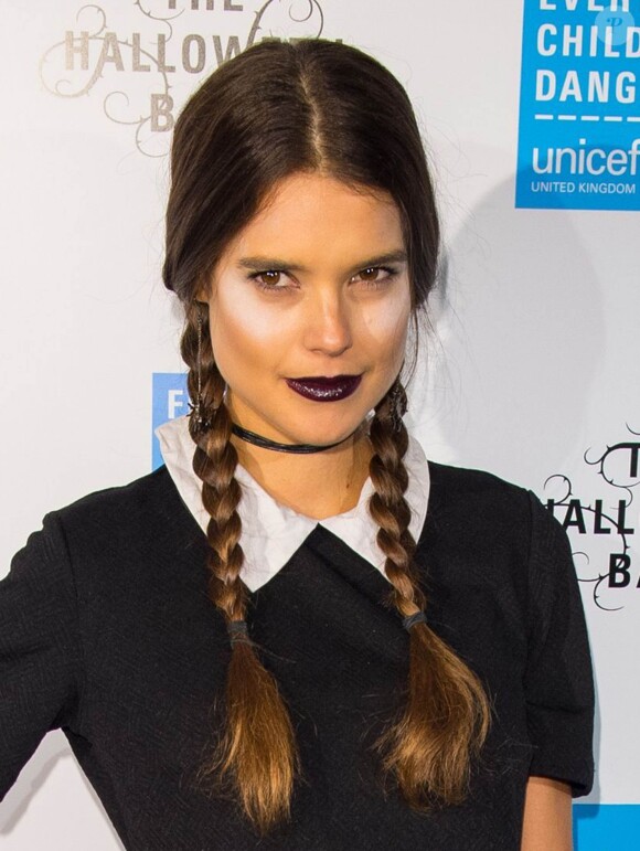 Sarah Ann Macklin s'était déguisée en Mercredi Addams pour le Bal d'Halloween de l'Unicef à Londres le 13 octobre 2016. En juin 2016, le mannequin a vécu une amourette avec le prince Harry.