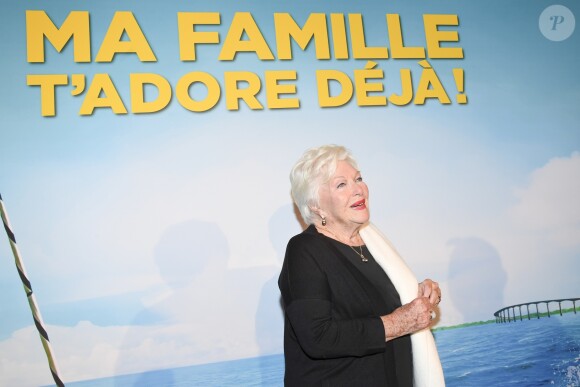 Line Renaud - Avant-première du film "Ma famille t'adore déjà!" au cinéma Elysées Biarritz à Paris, France, le 7 novembre 2016. © Pierre Perusseau/Bestimage