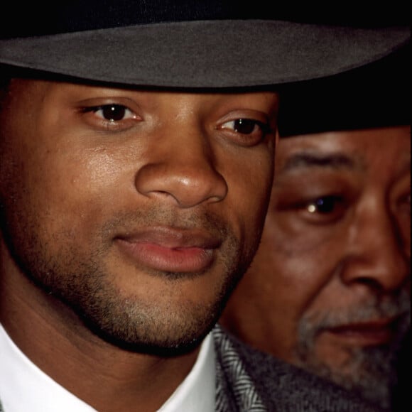 Will Smith avec son père derrière, à New York en 2000.