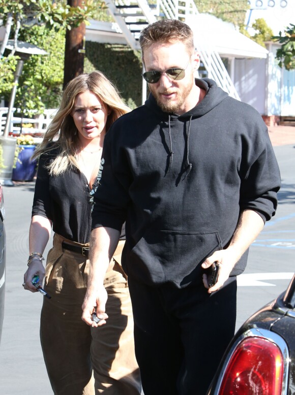 Hilary Duff et son compagnon Jason Walsh sont allés déjeuner chez Fred Segal à West Hollywood, le 3 novembre 2016  Actress Hilary Duff and her boyfriend Jason Walsh spotted out at Fred Segal in West Hollywood, California on November 3, 2016. The pair were recently spotted on a date night at the Kanye West concert on Tuesday in Los Angeles.03/11/2016 - Los Angeles